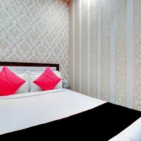 Hotel De Classico Juhu Мумбай Екстериор снимка
