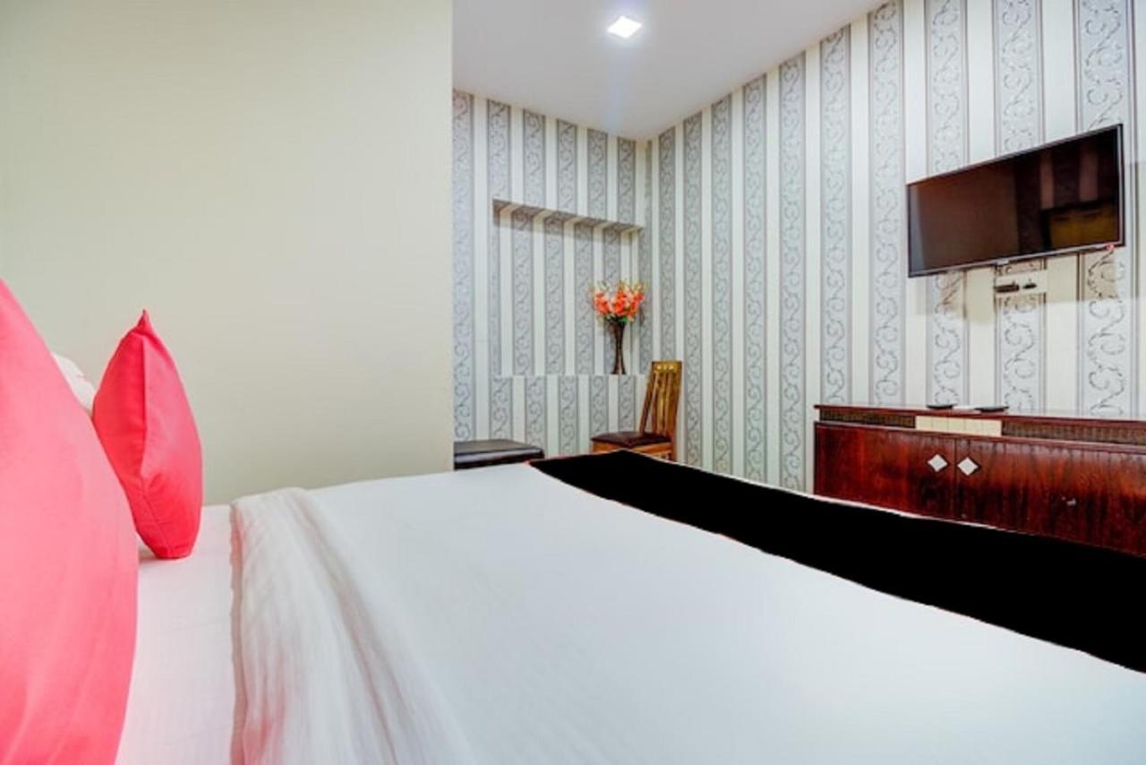 Hotel De Classico Juhu Мумбай Екстериор снимка