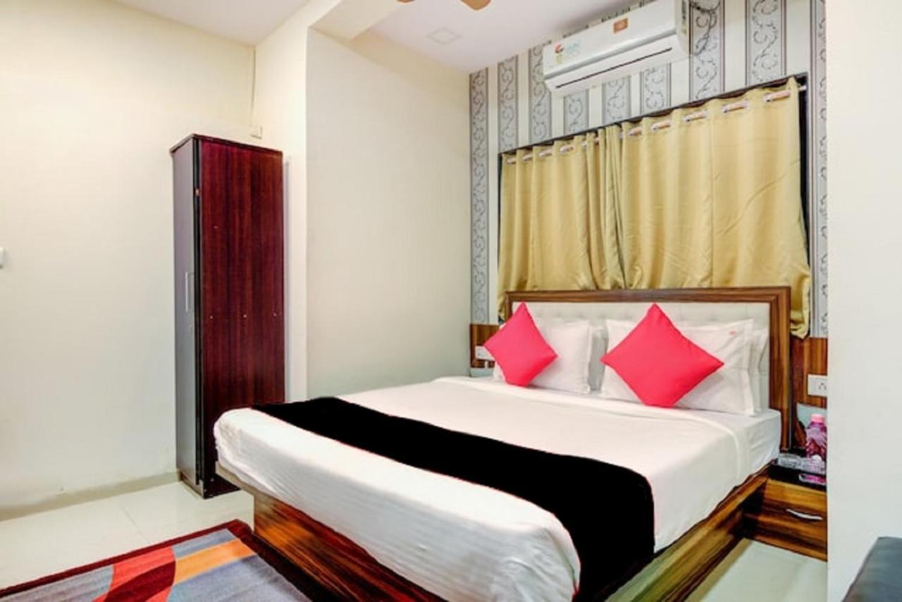 Hotel De Classico Juhu Мумбай Екстериор снимка