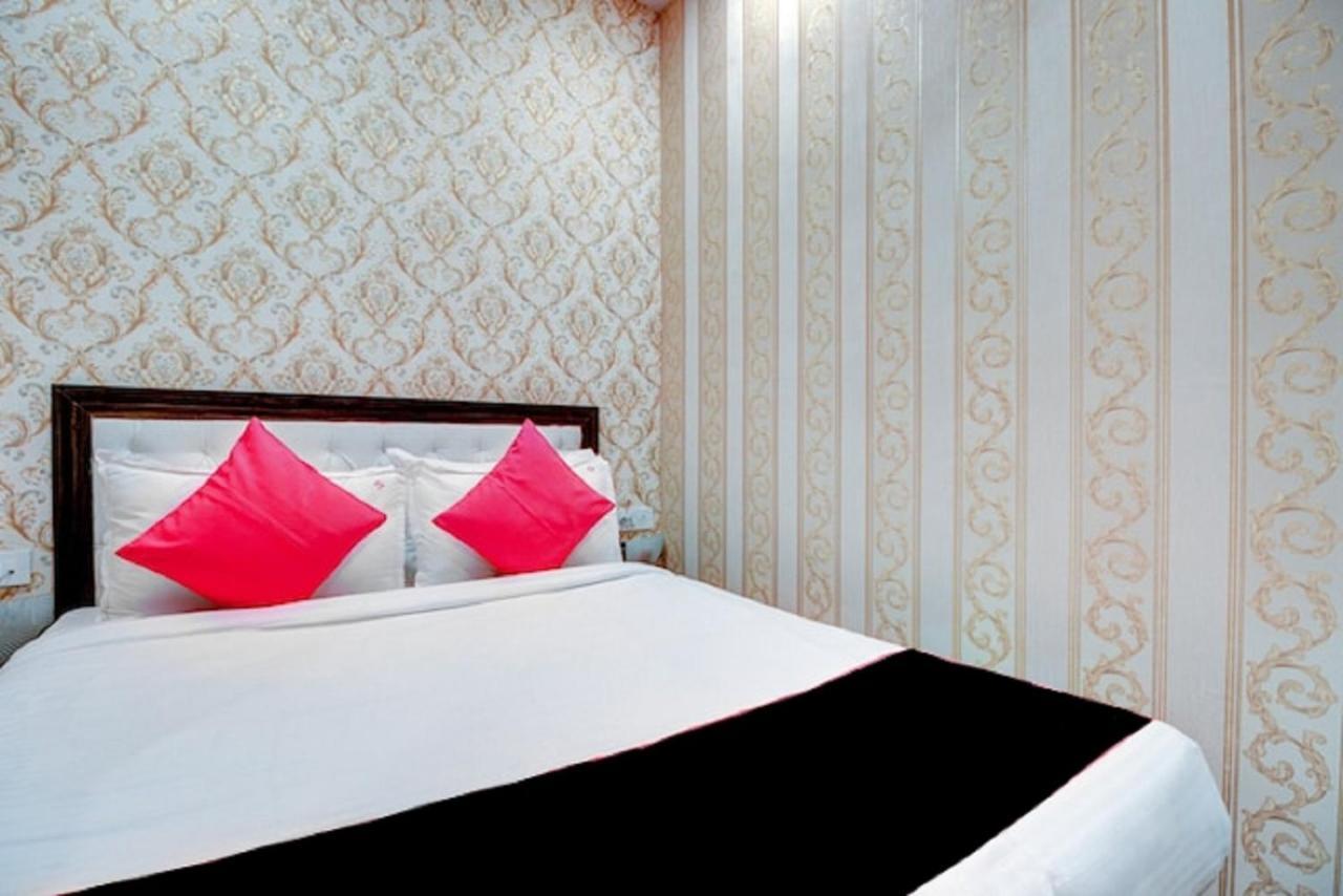 Hotel De Classico Juhu Мумбай Екстериор снимка