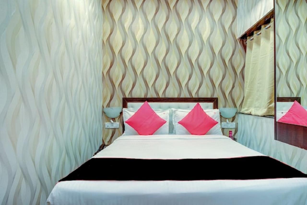 Hotel De Classico Juhu Мумбай Екстериор снимка